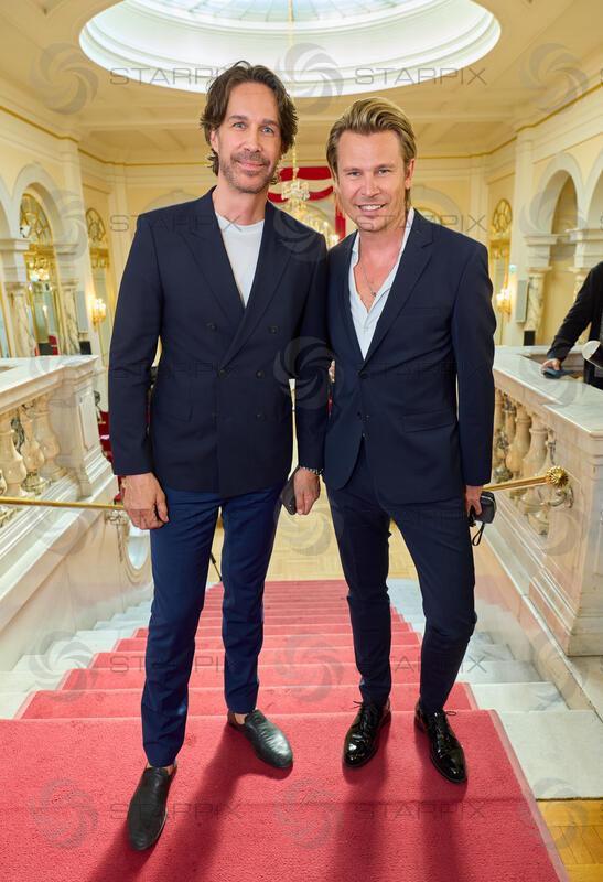 Copyright: Starpix / A. Tuma, 29.04.2026 Wien ,  Michael LAMERANER,      Adi WEISS, Goldenes Ehrenzeichen der Republik Österreich an Gerda Rogers im Haus des Sports