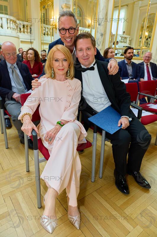 Copyright: Starpix / A. Tuma, 29.04.2026 Wien ,  Gerda ROGERS, Peter L. EPPINGER,  Clemens TRISCHLER, Goldenes Ehrenzeichen der Republik Österreich an Gerda Rogers im Haus des Sports