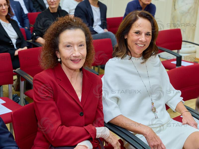 Copyright: Starpix / A. Tuma, 29.04.2026 Wien ,   Konstanze BREITEBNER, Vera RUSSWURM,  Goldenes Ehrenzeichen der Republik Österreich an Gerda Rogers im Haus des Sports