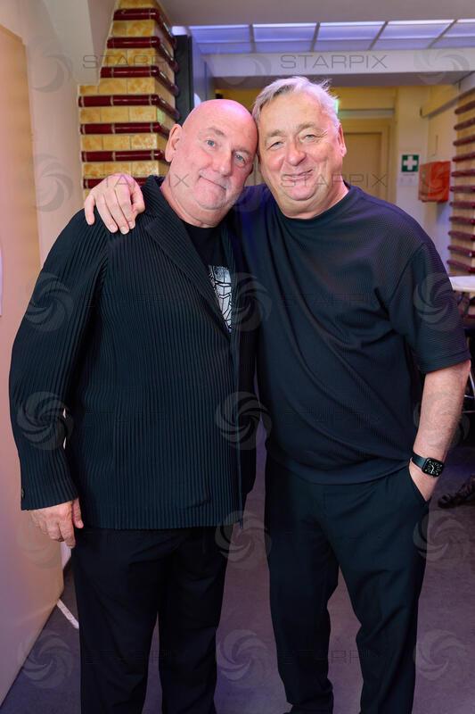 Copyright: Starpix / A. Tuma, 02.05.2026 Wien ,  Thomas GRATZER  und Andreas VITASEK,   Andreas Vitasek feiert den 70. Geburtstag am 1. Mai 2026 mit der 100. Vorstellung seines DER HERR KARL  im Rabenhof Theater.
 