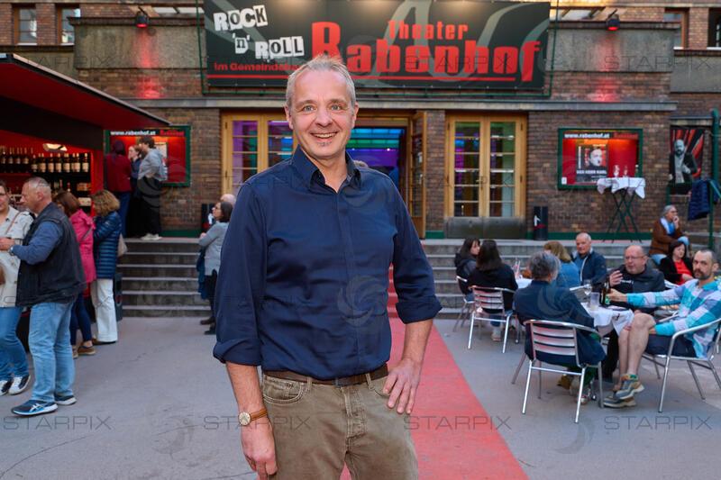 Copyright: Starpix / A. Tuma, 02.05.2026 Wien ,  Thomas MAURER, Portrait,  Andreas Vitasek feiert den 70. Geburtstag am 1. Mai 2026 mit der 100. Vorstellung seines DER HERR KARL  im Rabenhof Theater.
 