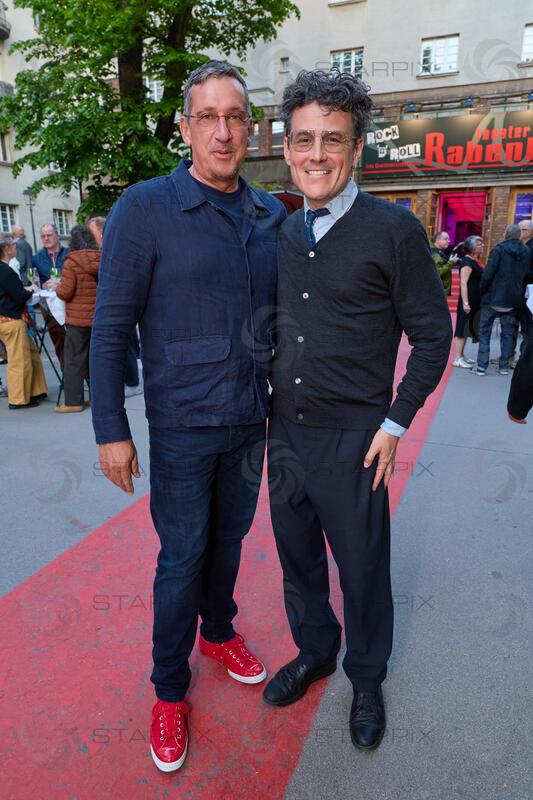 Copyright: Starpix / A. Tuma, 02.05.2026 Wien , Viktor GERNOT , Manuel RUBEY,    Andreas Vitasek feiert den 70. Geburtstag am 1. Mai 2026 mit der 100. Vorstellung seines DER HERR KARL  im Rabenhof Theater.
 