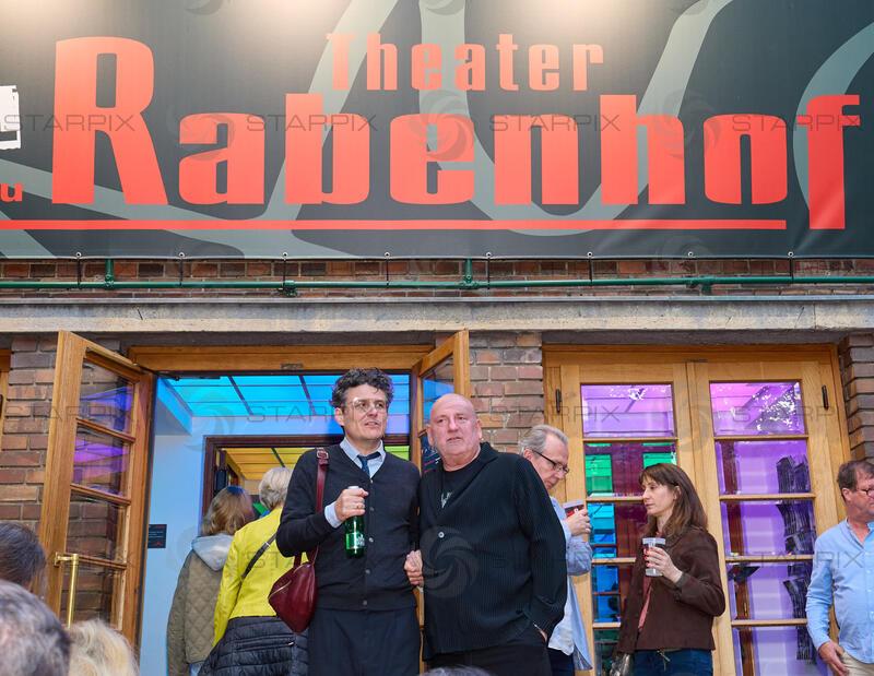Copyright: Starpix / A. Tuma, 02.05.2026 Wien ,  Manuel RUBEY, Thomas GRATZER, Andreas Vitasek feiert den 70. Geburtstag am 1. Mai 2026 mit der 100. Vorstellung seines DER HERR KARL  im Rabenhof Theater.
 