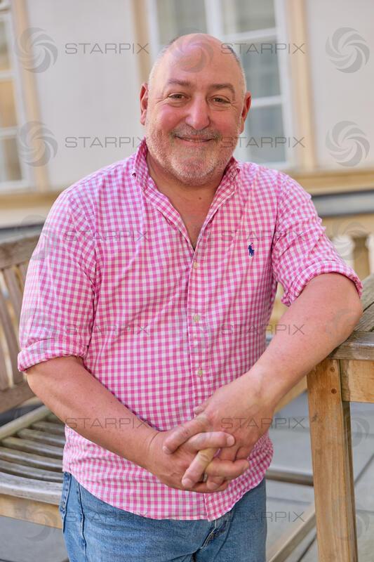 Copyright: Starpix / A. Tuma, 04.05.2026 Wien ,  Rudi ROUBINEK, Portrait, Programmpräsentation Theaterfest Niederösterreich 2026 im Palais NÖ Wien