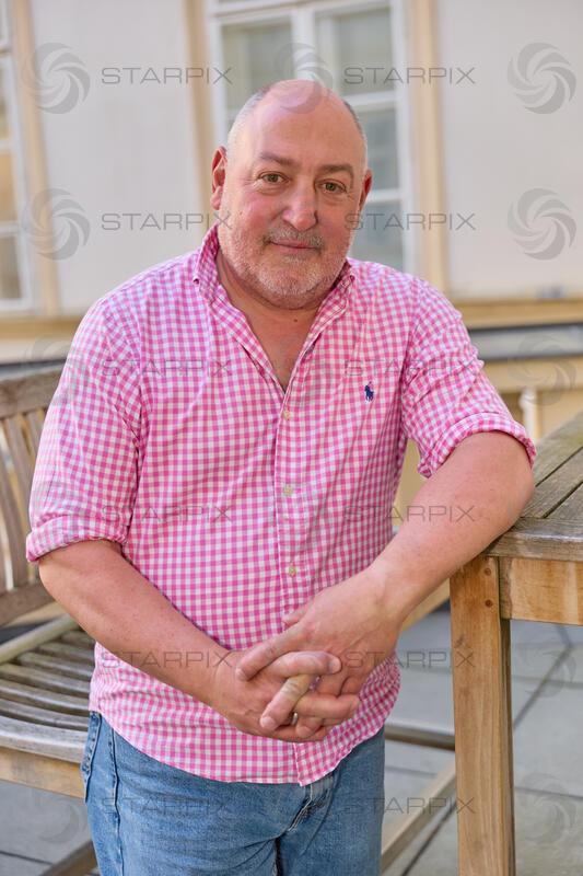 Copyright: Starpix / A. Tuma, 04.05.2026 Wien ,  Rudi ROUBINEK, Portrait, Programmpräsentation Theaterfest Niederösterreich 2026 im Palais NÖ Wien