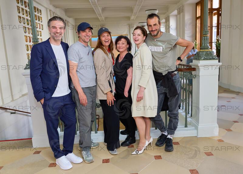 Copyright: Starpix / A. Tuma, 04.05.2026 Wien , Jakob SEEBÖCK, Pascal LALO, ,  Larissa FUCHS, Wiltrud SCHREINER,  Alexandra Maria NUTZ,  Fabian KRÜGER,   (Till Eulenspiegel - Sommerspiele Perchtoldsdorf ), Programmpräsentation Theaterfest Niederösterreich 2026 im Palais NÖ Wien