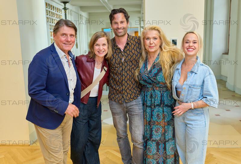 Copyright: Starpix / A. Tuma, 04.05.2026 Wien ,  Christian SPATZEK,  Caroline VASICEK,   Peter WINDHOFER,  Susanna HIRSCHLER,  Michelle HÄRLE, (Ein Sommernachtstraum - Festspiele Stockerau),      Programmpräsentation Theaterfest Niederösterreich 2026 im Palais NÖ Wien