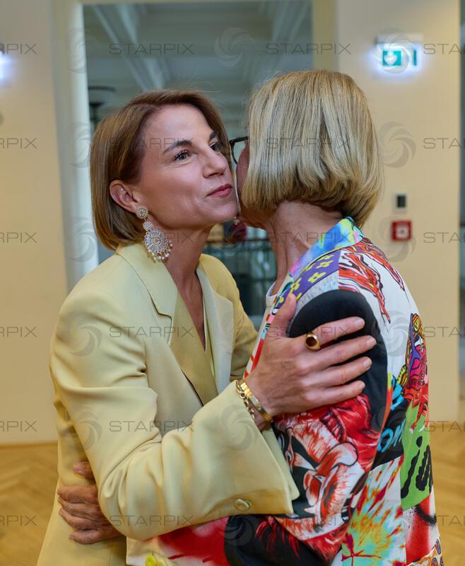 Copyright: Starpix / A. Tuma, 04.05.2026 Wien ,   Kristina SPRENGER;Johanna MIKL LEITNER,  Programmpräsentation Theaterfest Niederöstterreich 2026 im Palais NÖ Wien