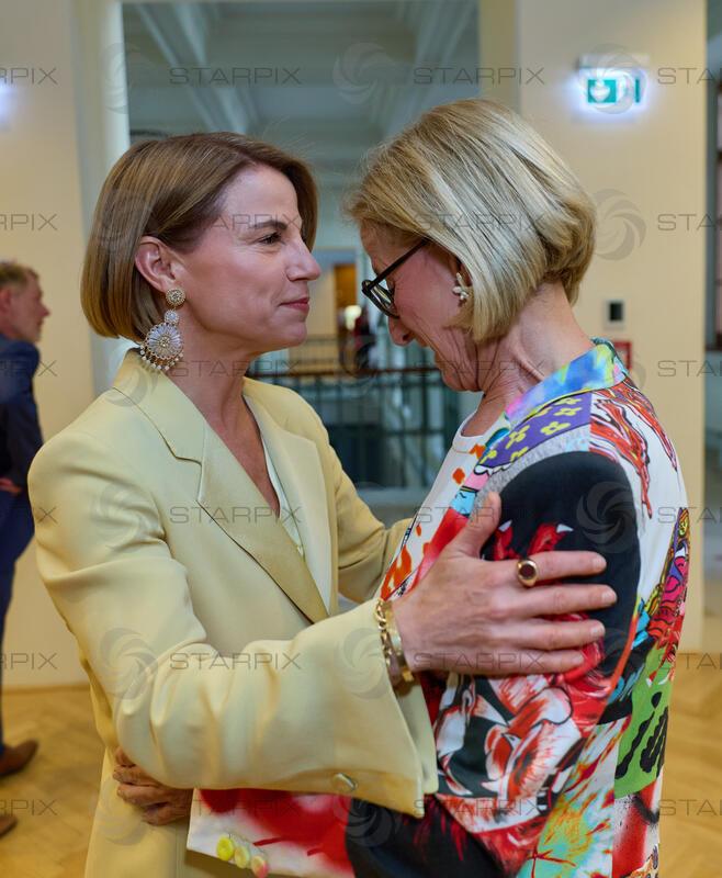 Copyright: Starpix / A. Tuma, 04.05.2026 Wien ,   Kristina SPRENGER;Johanna MIKL LEITNER,  Programmpräsentation Theaterfest Niederöstterreich 2026 im Palais NÖ Wien