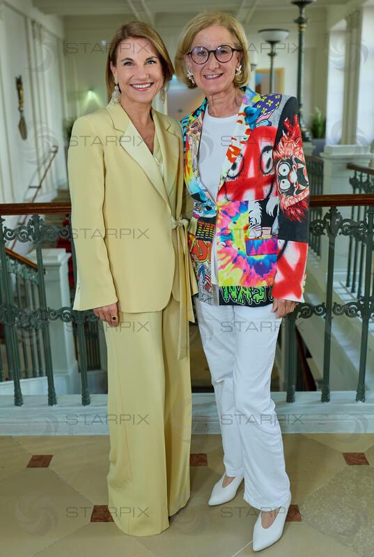 Copyright: Starpix / A. Tuma, 04.05.2026 Wien ,   Kristina SPRENGER;Johanna MIKL LEITNER,  Programmpräsentation Theaterfest Niederöstterreich 2026 im Palais NÖ Wien