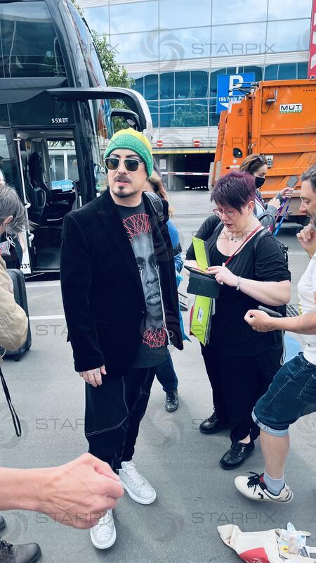 Boy George Eurovison Song Contest 2026 - Backstage beim Künstlereingang zu den Proben des ESC in der Wiener Stadhalle