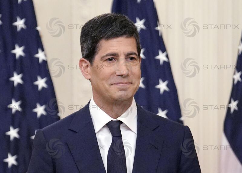 Warsh Sworn-In as FED Chair