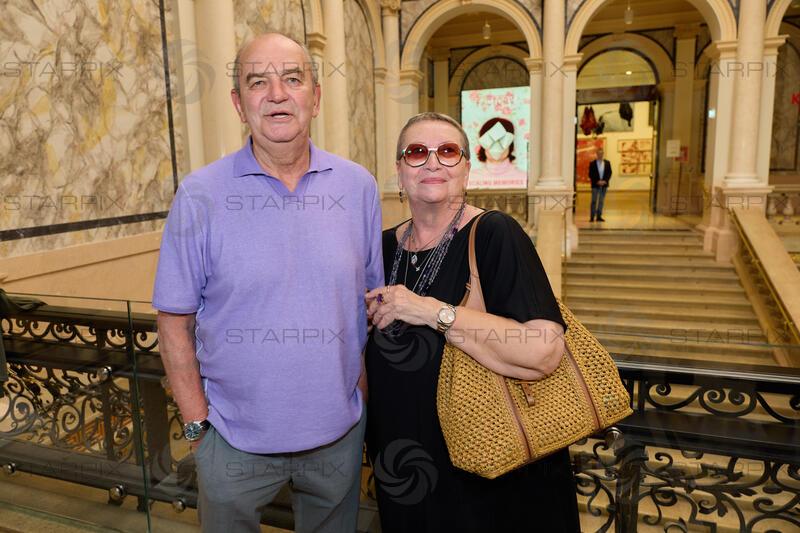 Copyright: Starpix / A. Tuma, 26.05.2026 Wien,   Herbert PROHASKA  mit Frau Elisabeth,     Goldene Ehrenzeichen für Verdienste um die Republik Österreich an Gary Lux - im Künstlerhaus -Salon Karlsplatz.