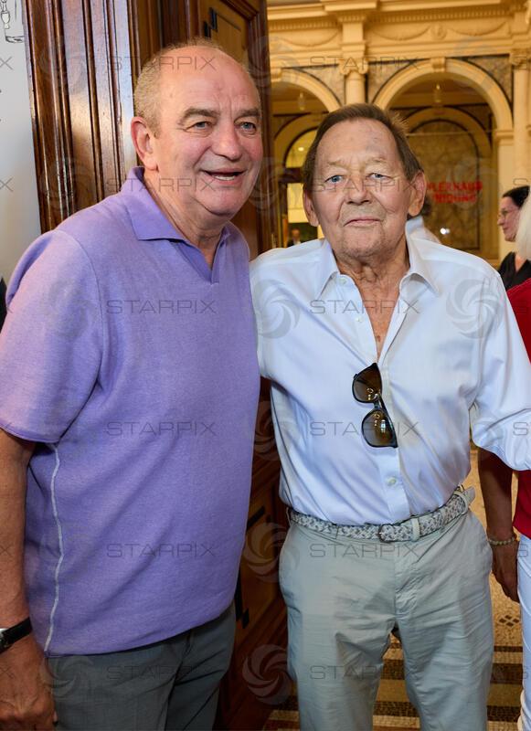 Copyright: Starpix / A. Tuma, 26.05.2026 Wien, Herbert PROHASKA  , Wolfgang AMBROS ,   Goldene Ehrenzeichen für Verdienste um die Republik Österreich an Gary Lux - im Künstlerhaus -Salon Karlsplatz.