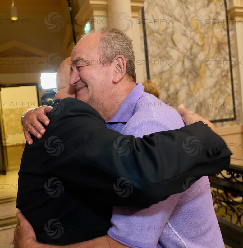 Copyright: Starpix / A. Tuma, 26.05.2026 Wien, Gary LUX; Herbert PROHASKA; Goldene Ehrenzeichen für Verdienste um die Republik Österreich an Gary Lux - im Künstlerhaus -Salon Karlsplatz.