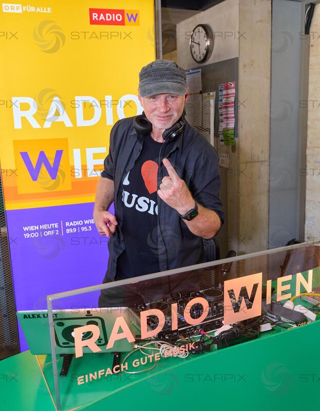 Präsentation  PEZ Sonderedition im Rahmen des  100. Geburtstag von PEZ  im Cafe Dschungel Wien