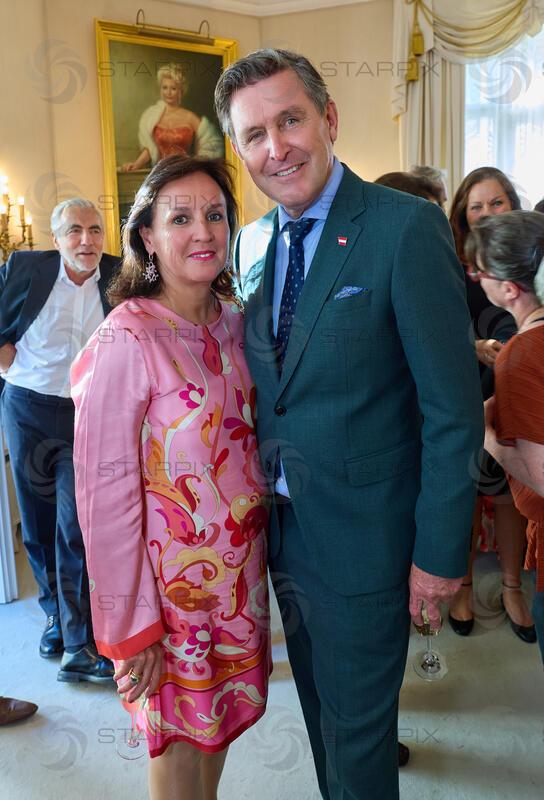 Copyright: Starpix / A. Tuma, 28.05.2026 Wien ,   Sabine und Peter HANKE,  ,Empfang für Familie Kolarik bei Birgit Sarata