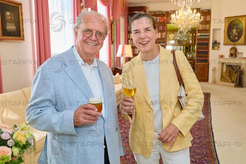 Copyright: Starpix / A. Tuma, 28.05.2026 Wien ,  Hans Peter SPAK,  Christiane WENCKHEIM , Empfang für Familie Kolarik bei Birgit Sarata