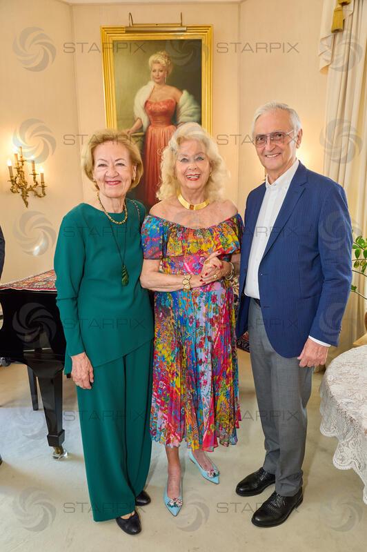 Copyright: Starpix / A. Tuma, 28.05.2026 Wien ,   Hanni und Karl Jan KOLARIK, Birgit SARATA (mitte), ,  Empfang für Familie Kolarik bei Birgit Sarata