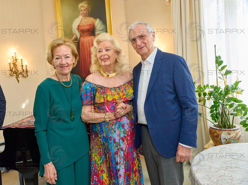 Copyright: Starpix / A. Tuma, 28.05.2026 Wien ,   Hanni und Karl Jan KOLARIK, Birgit SARATA (mitte), ,  Empfang für Familie Kolarik bei Birgit Sarata
