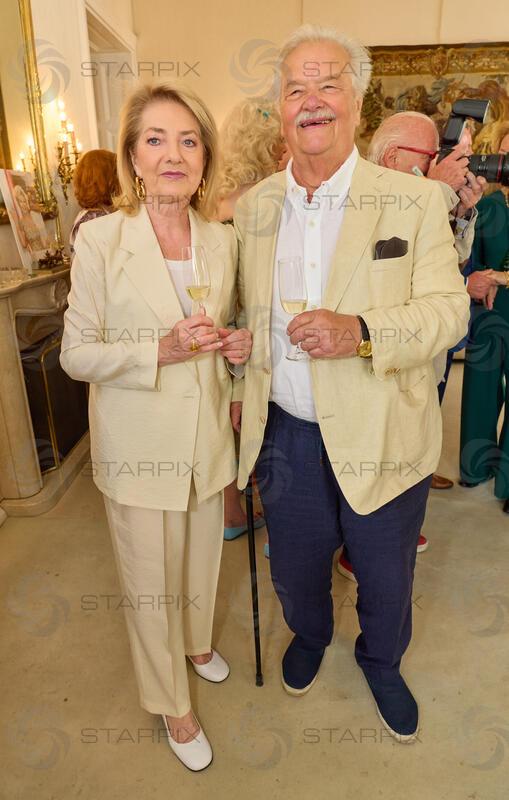 Copyright: Starpix / A. Tuma, 28.05.2026 Wien ,  Gerhard ERNST und Frau Ulli,   , Empfang für Familie Kolarik bei Birgit Sarata
