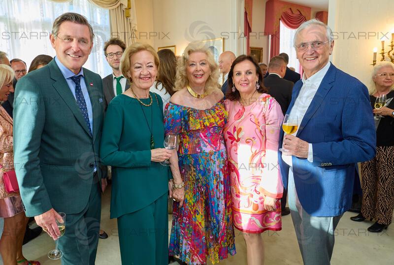 Copyright: Starpix / A. Tuma, 28.05.2026 Wien ,   Peter HANKE, Hanni KOLARIK,  Birgit SARATA,  Sabine HANKE,  Karl Jan KOLARIK,Empfang für Familie Kolarik bei Birgit Sarata