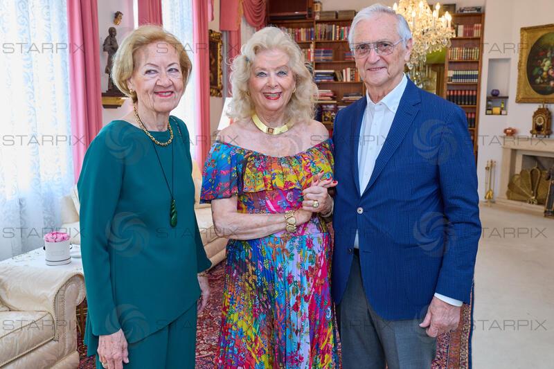 Copyright: Starpix / A. Tuma, 28.05.2026 Wien ,   Hanni und Karl Jan KOLARIK, Birgit SARATA (mitte), Empfang für Familie Kolarik bei Birgit Sarata