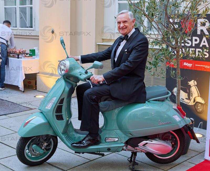 Copyright: Starpix / A. Tuma, 29.05.2026 Wien ,  Thomas SCHÄFER ELMAYER, auf Vespa, Moped , Motorrad, Empfang in der Trattoria Martinelli und Red Carpet beim Grand Ballo Italiano im Palais Niederösterreich Wien