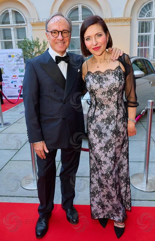 Copyright: Starpix / A. Tuma, 29.05.2026 Wien ,  Giovanni  PUGLIESE und Frau Debora LEPRE, ( Italienischer Botschafter),    Empfang in der Trattoria Martinelli und Red Carpet beim Grand Ballo Italiano im Palais Niederösterreich Wien