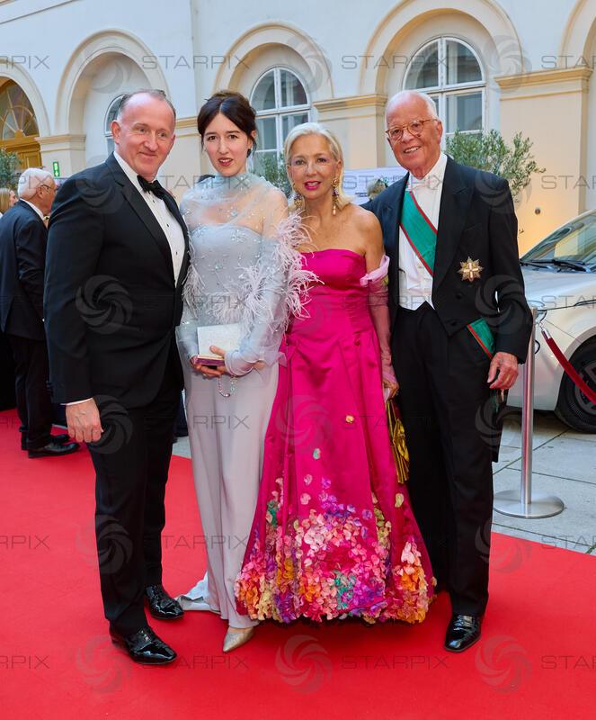 Copyright: Starpix / A. Tuma, 29.05.2026 Wien ,   Paul HALWAX und Frau  Maddalena Del GOBBO, Martina und Werner FASSLABEND,  Empfang in der Trattoria Martinelli und Red Carpet beim Grand Ballo Italiano im Palais Niederösterreich Wien