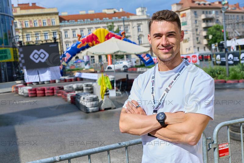 Copyright: Starpix / A. Tuma,  30.05.2026 Wien , Alexander HÖFLER (Mister Austria 2023),  Portrait,   " art of cart " Charity Celebrity Race  in der Ottakringer Brauerei Wien