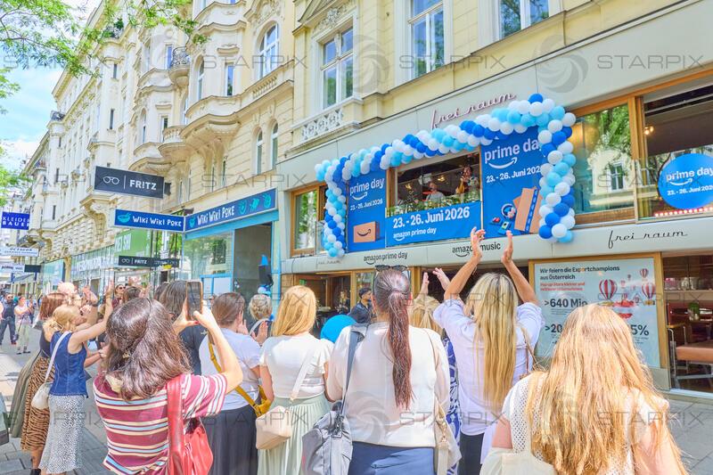 Copyright: Starpix / A. Tuma, 02.06.2026 Wien ,   Julian Le PLAY (LePlay), „Balkonkonzert“ von Julian Le Play  im Restaurant Freiraum, auf der Mariahilferstrasse zum Amazon Prime Day 2026