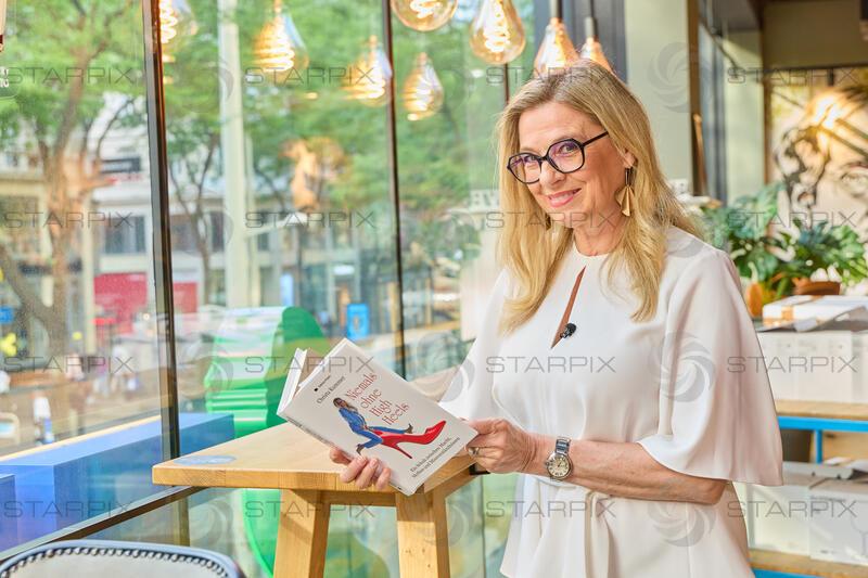 Copyright: Starpix / A. Tuma, 02.06.2026 Wien ,  Christa KUMMER, Buchpräsentation : Christa Kummer -Niemals ohne High Heels in der Buchhandlung Thalia Mariahilfer Strassehilfer Strasse Wien 