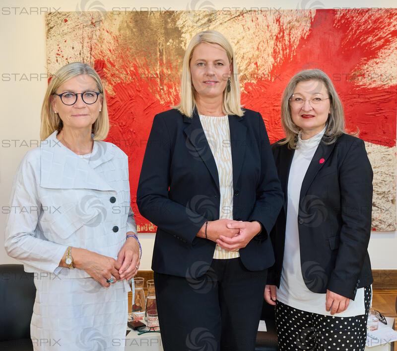 Copyright: Starpix / A. Tuma, 02.06.2026 Wien ,    Daniela GMEINBAUER,   Katrin AUER, Gertraud AUINGER OBERZAUCHER,  Diskussion zu Kunstsammler brauchen Ergebnisse - der Politik im Auktionshaus Kinsky