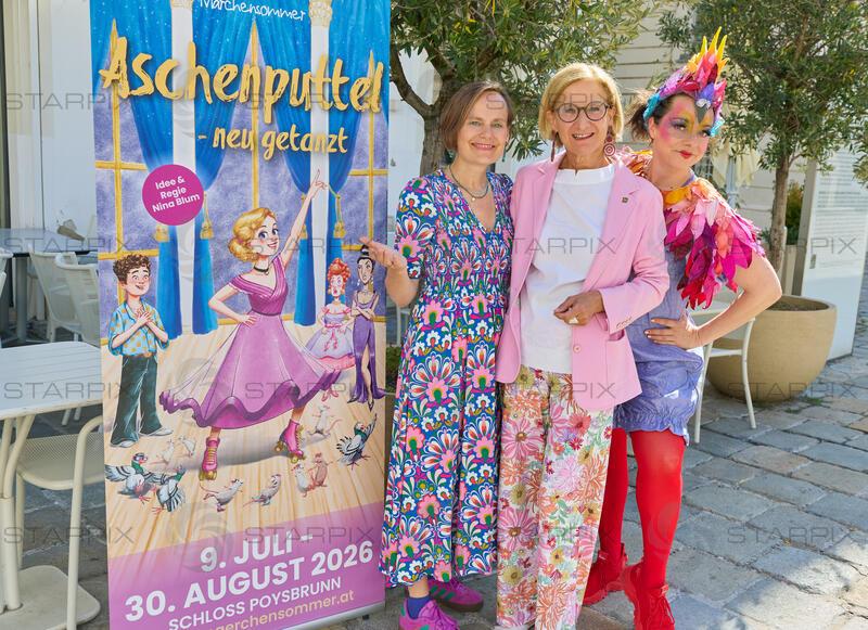 Copyright: Starpix / A. Tuma, 08.06.2026 Wien ,   Nina BLUM, Johanna MIKL LEITNER, Gudrun NIKODEM EICHENHARDT ( Nikodem-Eichenhardt) , Pressekonferenz zu "Aschenputtel neu getanzt ", Märchensommer Nierösterreich  Schloss Poysdorf, im Restaurant Ellas Wien