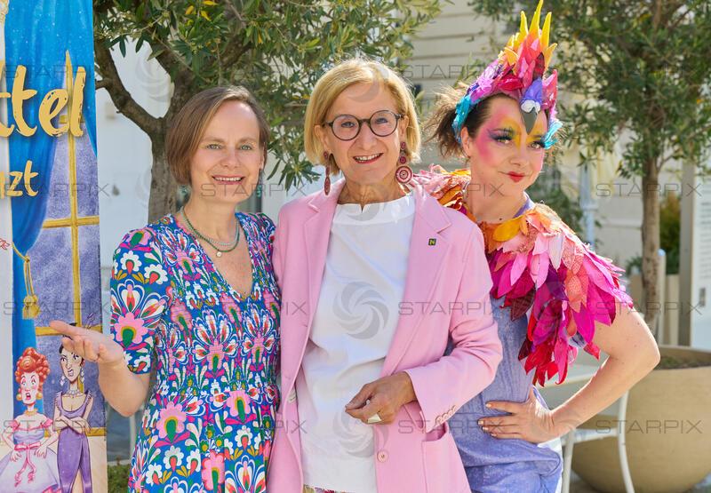 Copyright: Starpix / A. Tuma, 08.06.2026 Wien ,   Nina BLUM, Johanna MIKL LEITNER, Gudrun NIKODEM EICHENHARDT ( Nikodem-Eichenhardt) , Pressekonferenz zu "Aschenputtel neu getanzt ", Märchensommer Nierösterreich  Schloss Poysdorf, im Restaurant Ellas Wien