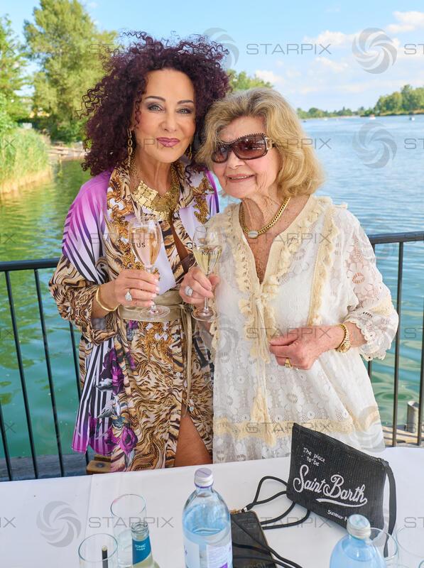 Copyright: Starpix / A. Tuma, 08.09.2026   Wien ,  Christina LUGNER mit Mutter  Martha HAIDINGER ,  Christina Lugner feiert ihren ewigen 29. Geburtstag  im Strandcafe Wien