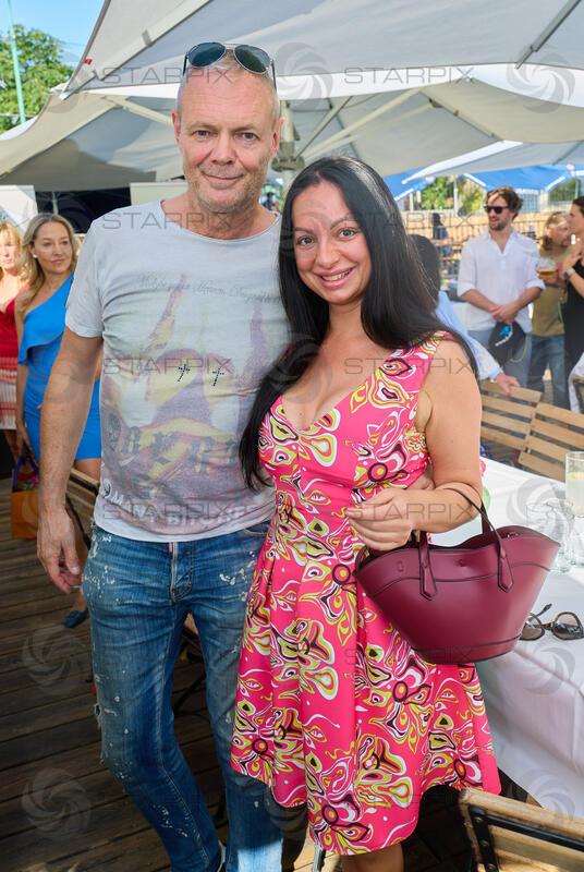 Copyright: Starpix / A. Tuma, 08.09.2026   Wien , Margarita GAVRIELOVA,  Klaus BIEDERMANN, Christina Lugner feiert ihren ewigen 29. Geburtstag  im Strandcafe Wien