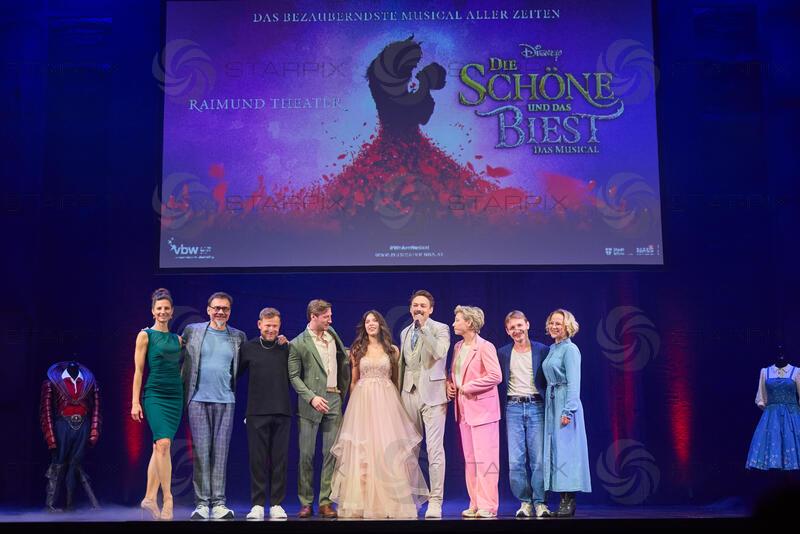 Präsentation des Cast zur Neuinszenierung von " Die Schöne und das Biest " im Raimundtheater Wien - Bühnenpräsentation