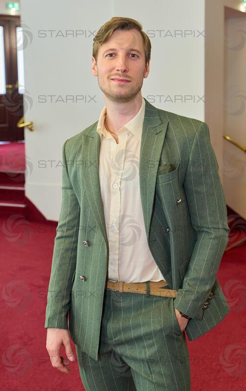 Copyright: Starpix / A. Tuma, 09.06.2026 Wien , Simon STOCKINGER,     Portrait,      Präsentation des Cast zur Neuinszenierung von " Die Schöne und das Biest " im Raimundtheater Wien - Fototermin
