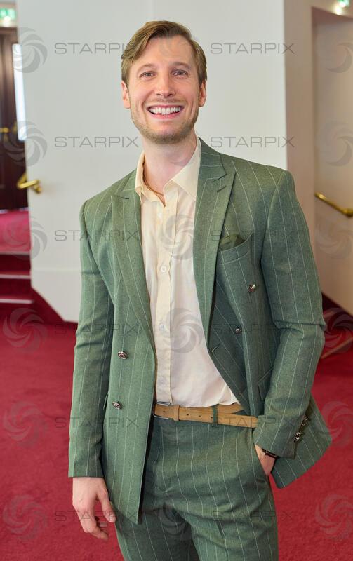Copyright: Starpix / A. Tuma, 09.06.2026 Wien , Simon STOCKINGER,     Portrait,      Präsentation des Cast zur Neuinszenierung von " Die Schöne und das Biest " im Raimundtheater Wien - Fototermin