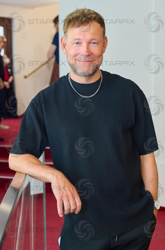 Copyright: Starpix / A. Tuma, 09.06.2026 Wien , Mathias SCHLUNG,    Portrait,      Präsentation des Cast zur Neuinszenierung von " Die Schöne und das Biest " im Raimundtheater Wien - Fototermin