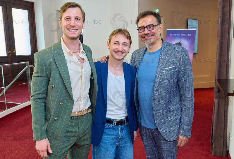 Copyright: Starpix / A. Tuma, 09.06.2026 Wien ,   Simon STOCKINGER,   Linus Al BAROFFIO,   Oliver HUETHER,     Präsentation des Cast zur Neuinszenierung von " Die Schöne und das Biest " im Raimundtheater Wien - Fototermin