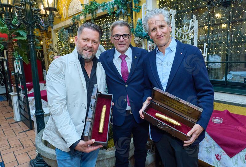Copyright: Starpix / A. Tuma, 10.06.2026 Deutsch Wagram, Mike SÜSSER, Peter GROSSMANN, Johann Philipp (Johan -Philipp) SPIEGELFELD,  mit Auszeichnung,    Verleihung des Goldenen Spargel 2026 im Marchfelderhof 