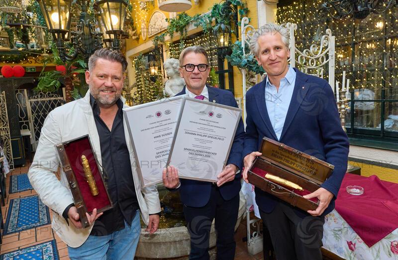 Copyright: Starpix / A. Tuma, 10.06.2026 Deutsch Wagram, Mike SÜSSER, Peter GROSSMANN, Johann Philipp (Johan -Philipp) SPIEGELFELD,  mit Auszeichnung,    Verleihung des Goldenen Spargel 2026 im Marchfelderhof 