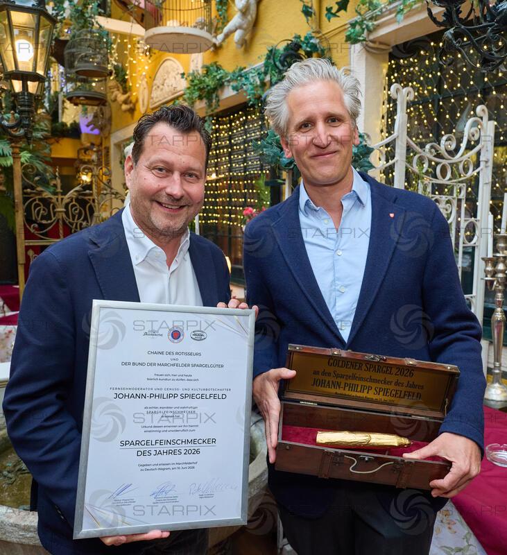Copyright: Starpix / A. Tuma, 10.06.2026 Deutsch Wagram,   Alexander HOFER, Johann Philipp (Johan -Philipp) SPIEGELFELD,  mit Auszeichnung,    Verleihung des Goldenen Spargel 2026 im Marchfelderhof 