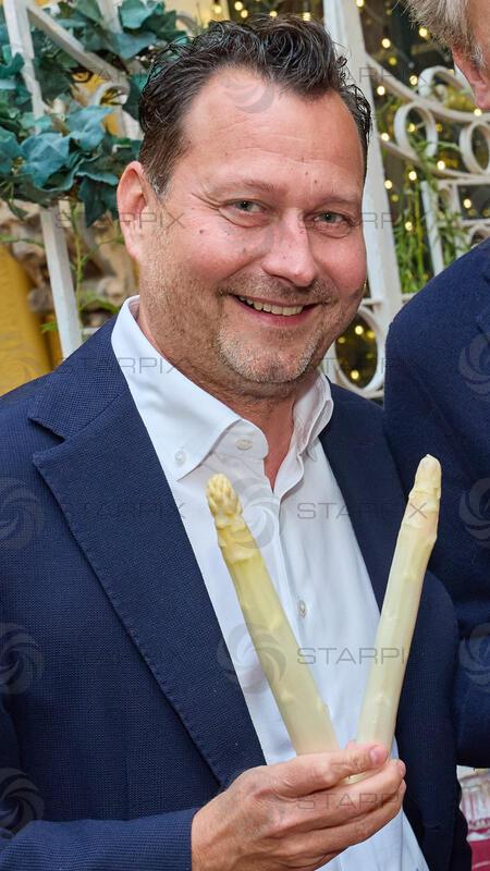 Copyright: Starpix / A. Tuma, 10.06.2026 Deutsch Wagram,  Alexander HOFER, Portrait, Spargel, , Verleihung des Goldenen Spargel 2026 im Marchfelderhof 