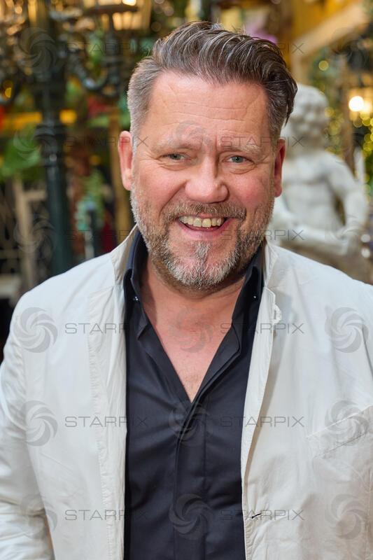 Copyright: Starpix / A. Tuma, 10.06.2026 Deutsch Wagram, Mike SÜSSER, , Portrait,  Verleihung des Goldenen Spargel 2026 im Marchfelderhof 