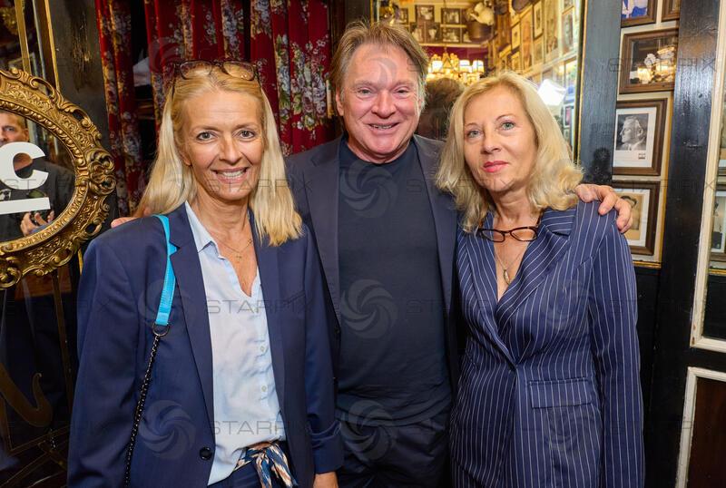 Copyright: Starpix / A. Tuma, 10.06.2026 Deutsch Wagram,  Ines SCHWANDNER, Heinz HANNER mit   Freundin MIMI, Verleihung des Goldenen Spargel 2026 im Marchfelderhof 