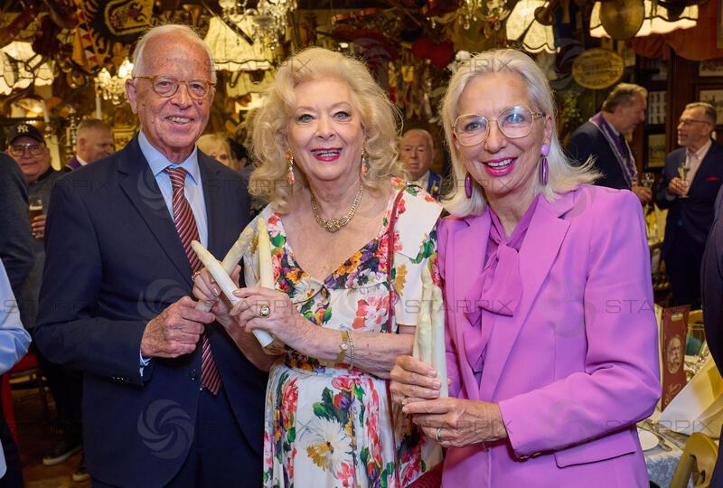 Copyright: Starpix / A. Tuma, 10.06.2026 Deutsch Wagram,  Werner FASSLABEND, Birgit SARATA, Martina FASSLABEND, Verleihung des Goldenen Spargel 2026 im Marchfelderhof 